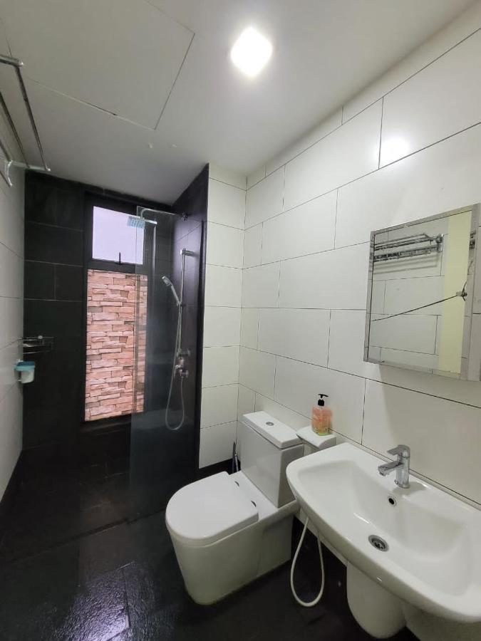 HOMESTAY D'Univ 360 PLACE Seri Kembangan Exterior foto