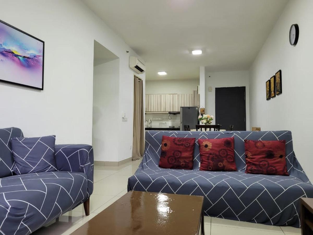 HOMESTAY D'Univ 360 PLACE Seri Kembangan Exterior foto