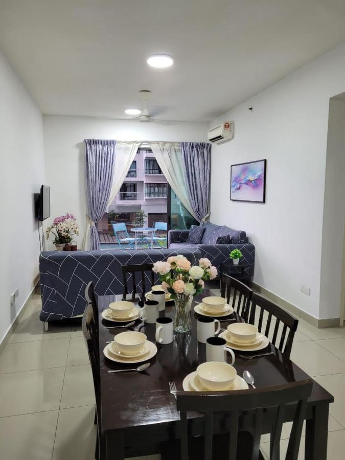 HOMESTAY D'Univ 360 PLACE Seri Kembangan Exterior foto