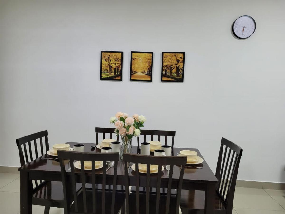 HOMESTAY D'Univ 360 PLACE Seri Kembangan Exterior foto
